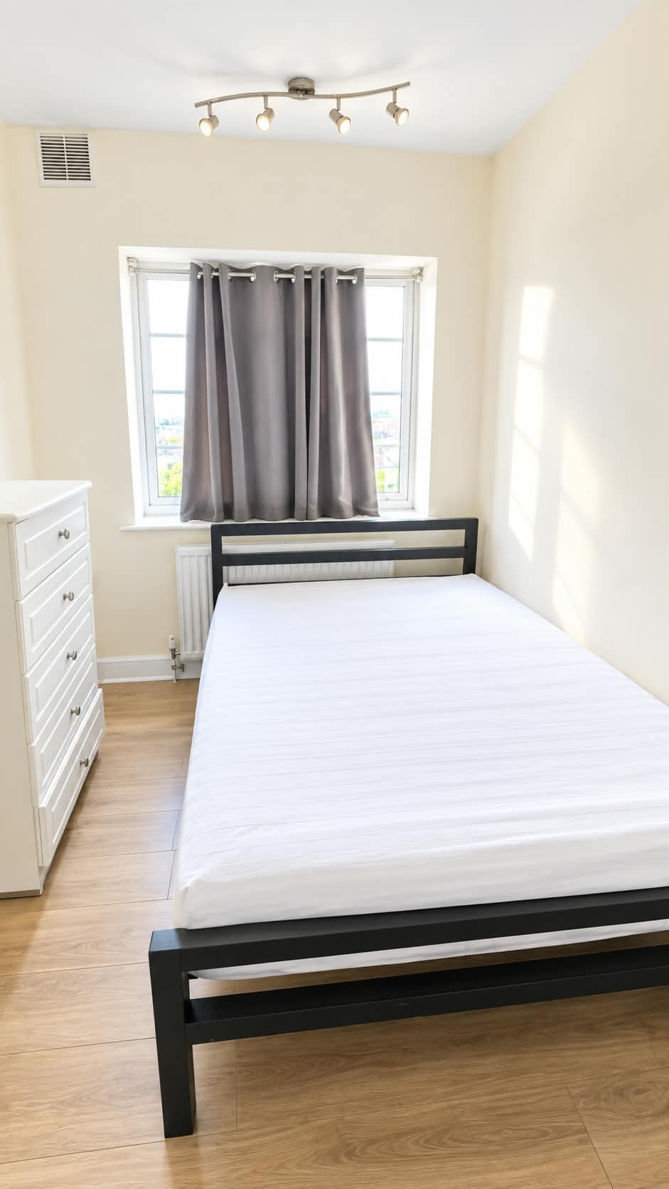Fully Furnished Room in Hendon Way, Close to Hendon Central